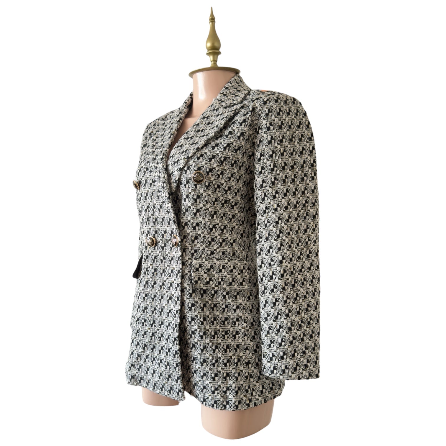 Saco Tipo Blazer Blanco y Negro con Patrón de Tweed, Cuello Clásico y Botones Decorativos Elegante NYD - Talla M