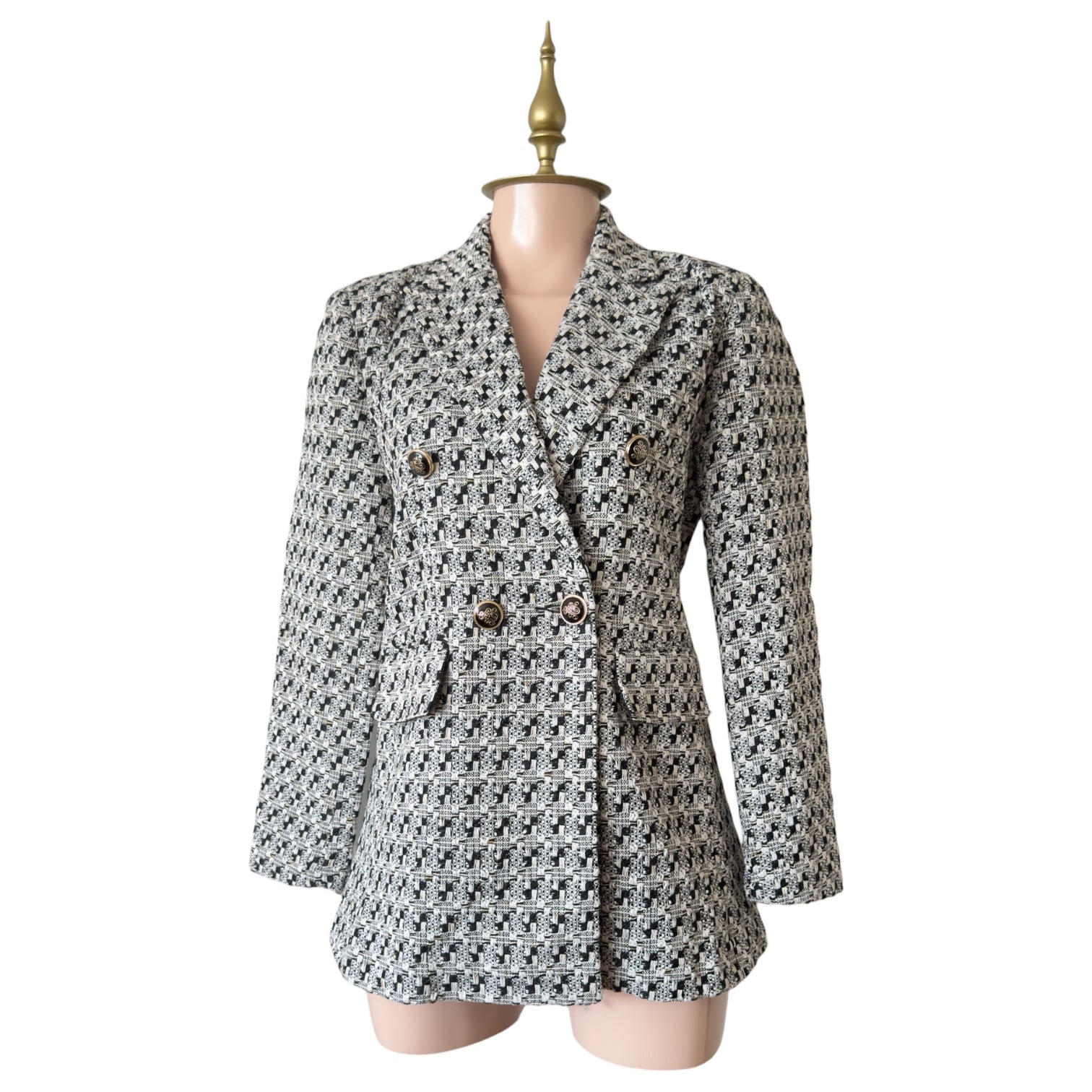 Saco Tipo Blazer Blanco y Negro con Patrón de Tweed, Cuello Clásico y Botones Decorativos Elegante NYD - Talla M