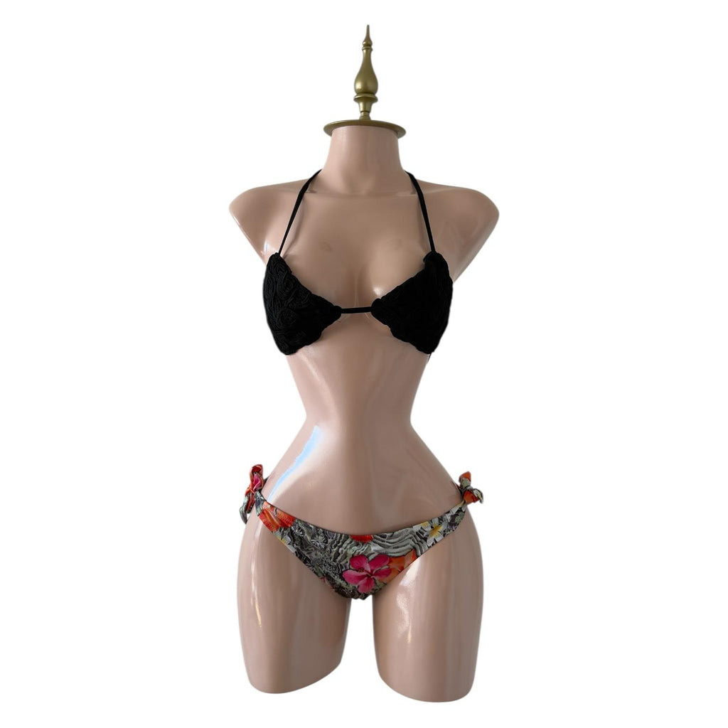 Bikini de 2 Piezas Negro con Parte Inferior Floreada Tropical YAMAMAY - Talla M