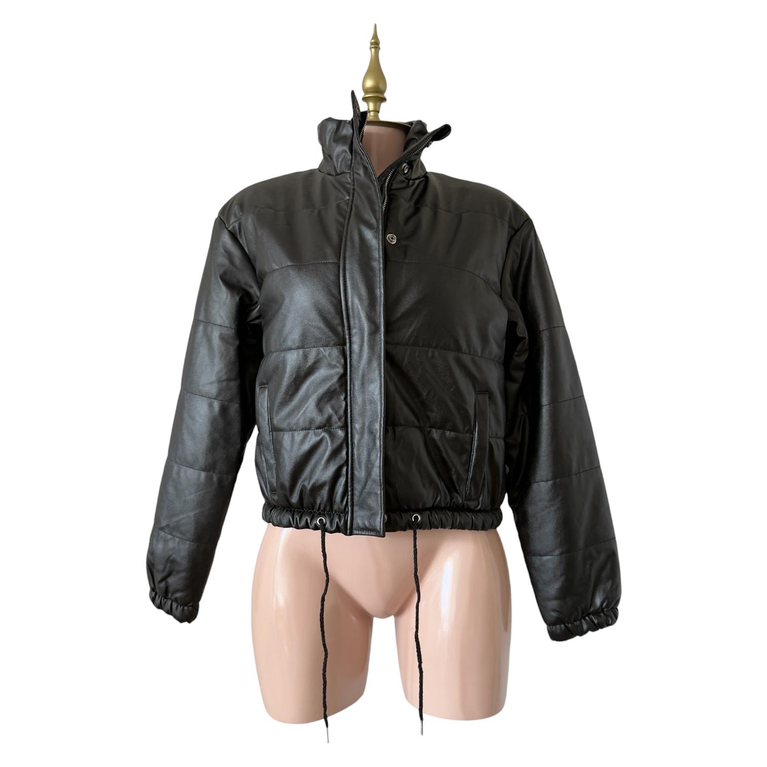 Chamarra Puffer de Vinipiel Negra - SHASA con Etiqueta