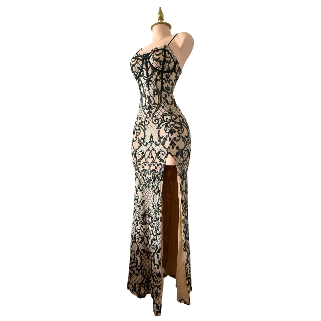 Vestido Nude con Lentejuelas Negras en Patrón Barroco con Abertura Lateral Glamuroso WINDSOJ - Talla S