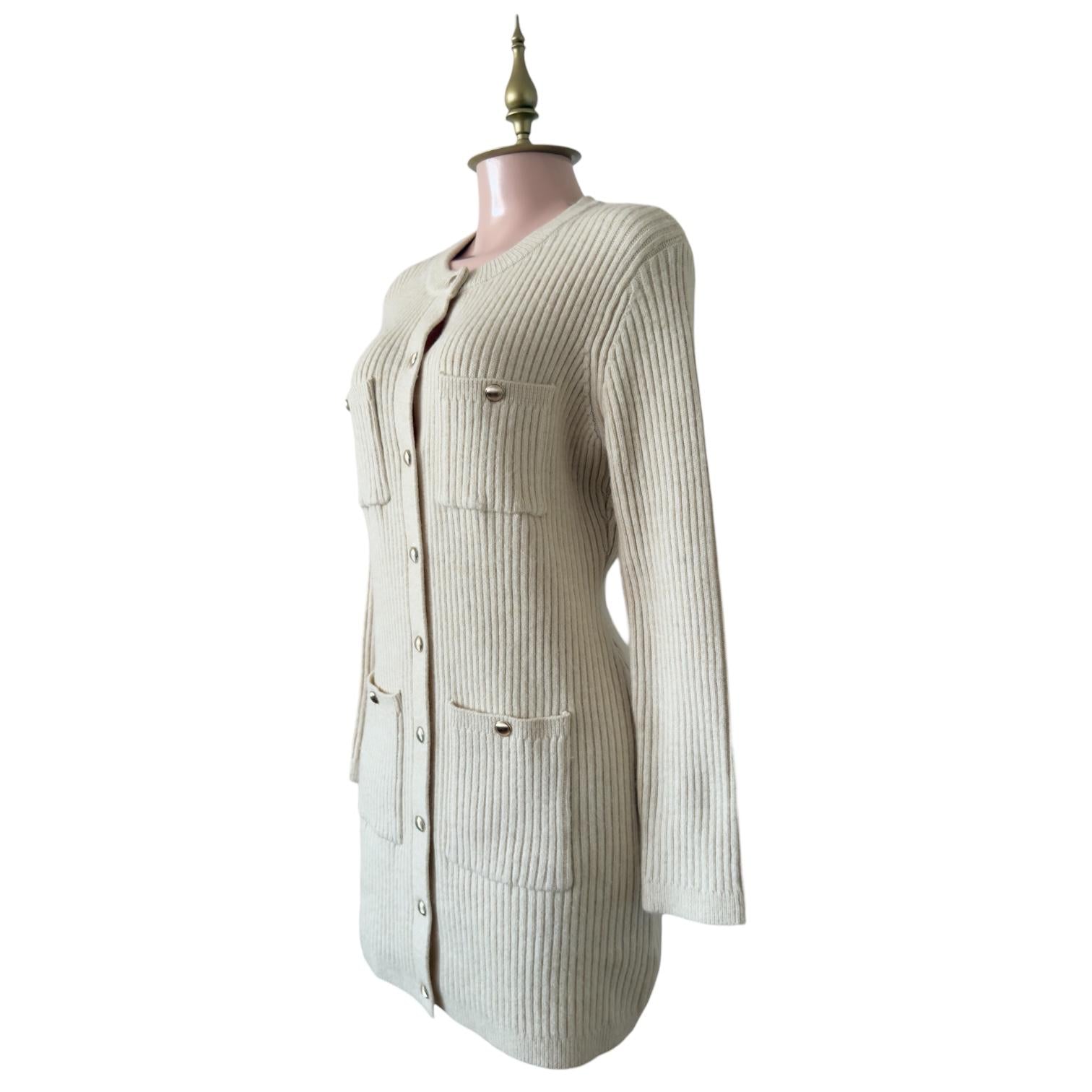Vestido Beige Tipo Cardigan de Punto Acanalado con Botones Dorados y Bolsillos Elegante H&M - Talla G
